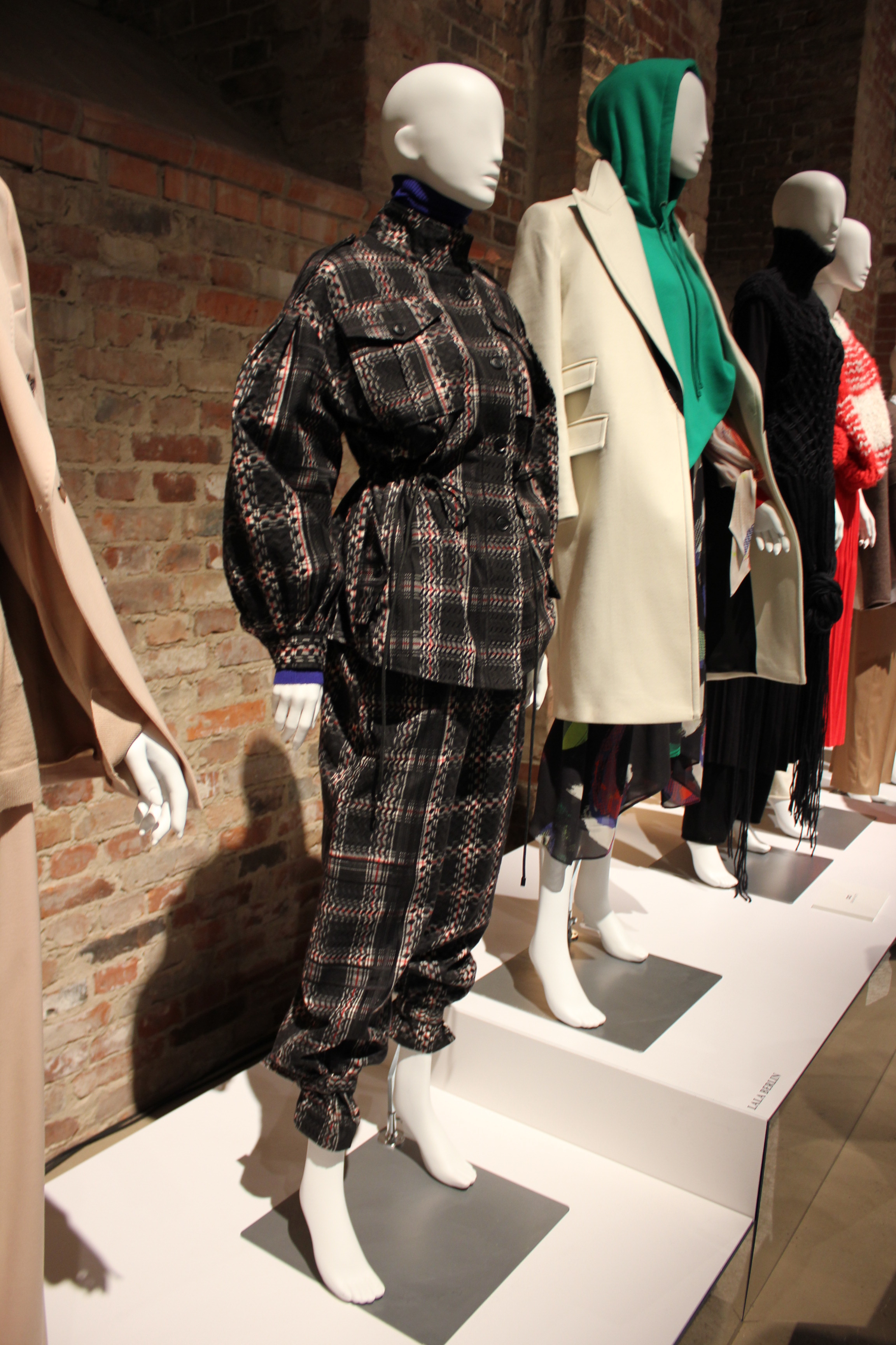 antimainstream_berliner_salon_hw1920_04